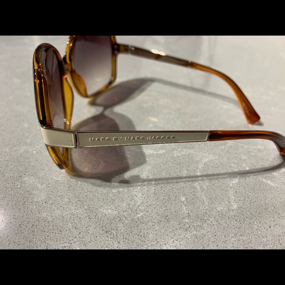 marc jacobs oversized sunglasses 🌞 - Picture 4 of 4